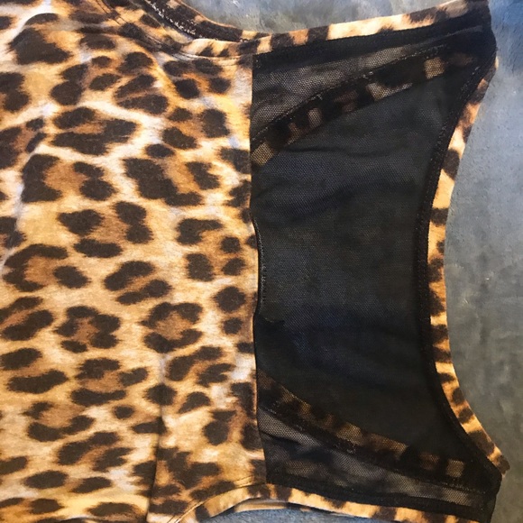 SALE! 🖤Leopard Print Blouse!🖤 - Picture 3 of 5